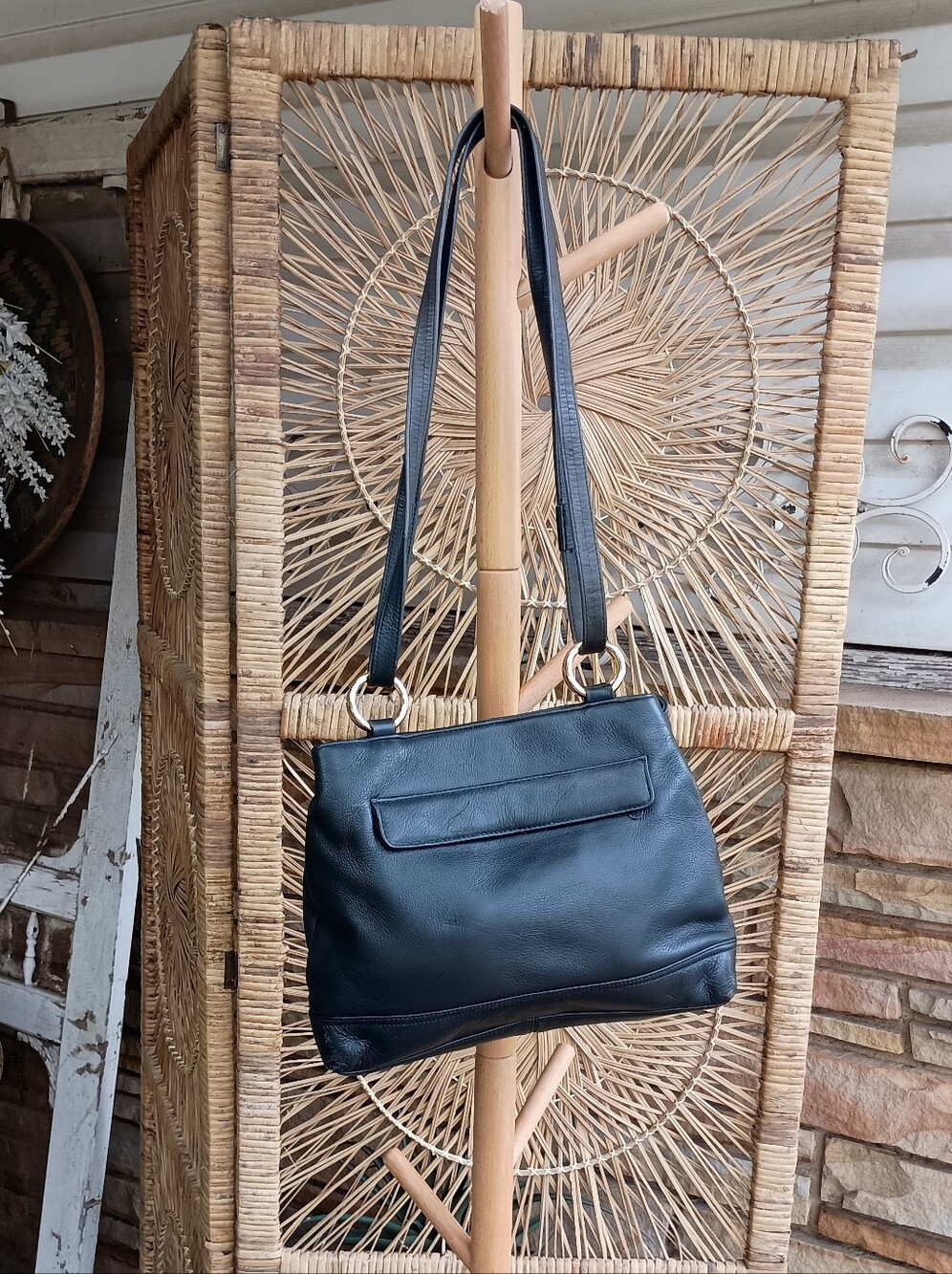 Toni Classic Black Leather Shoulder/ Crossbody Bag